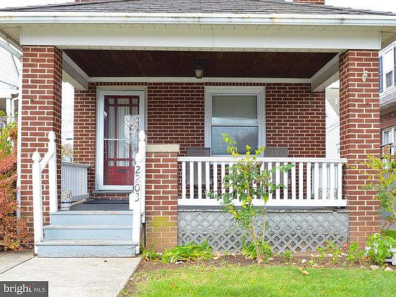 3rd image of 2203 Fairview Ave