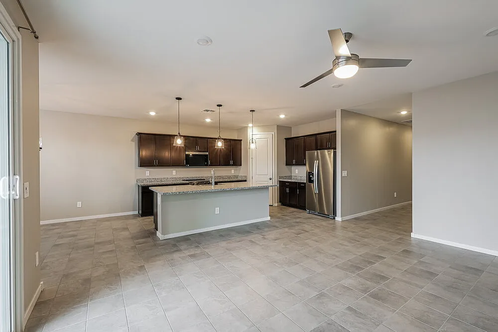 4 bed, 3.0 bath, 2168 sqft, $2,405 — Photo 4