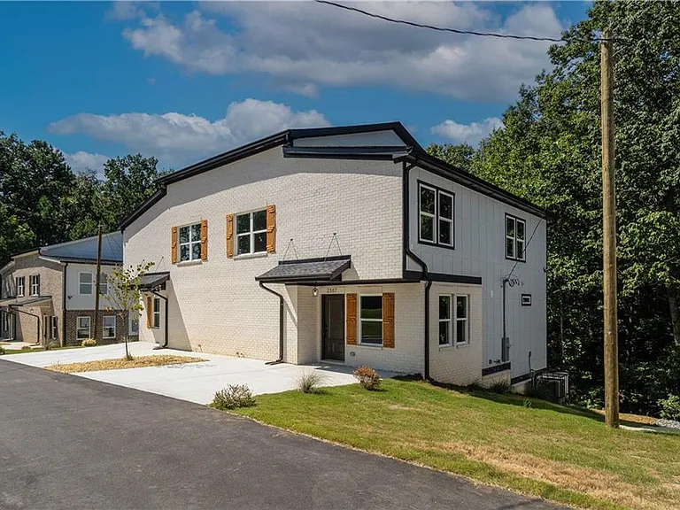 2389 Highpoint Rd #A — Photo 3