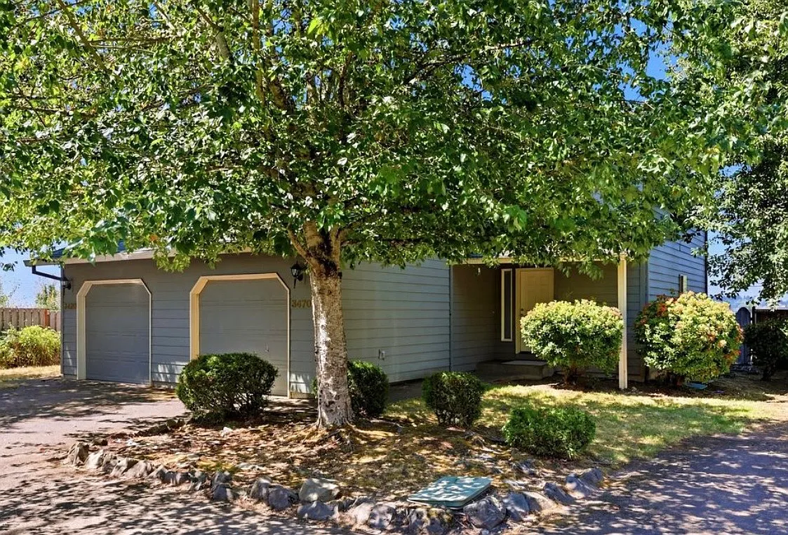 3 bed, 1.5 bath, 1193 sqft, $2,400 — Photo 1