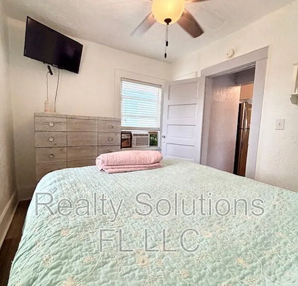 418 Daytona St — Photo 10