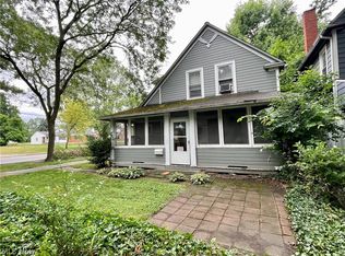 13327 Lake Shore Blvd, Cleveland, OH 44108