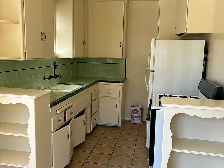 1121 S Sierra Bonita Ave #1121 — Photo 3