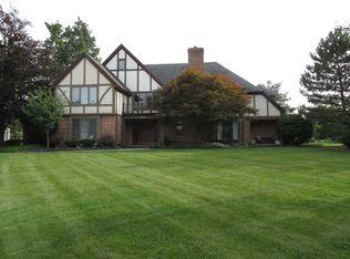 8393 Black Walnut Dr, East Amherst, NY 14051