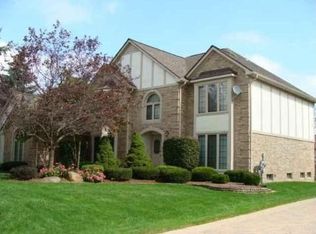 1760 Old Homestead Dr, Rochester Hills, MI 48306