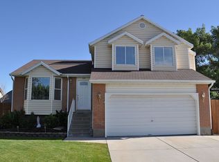 1652 W Plum Creek Dr, West Jordan, UT 84088