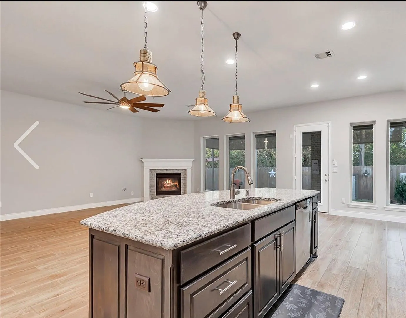 Stunning 4BR Perry House in New Caney — Photo 3