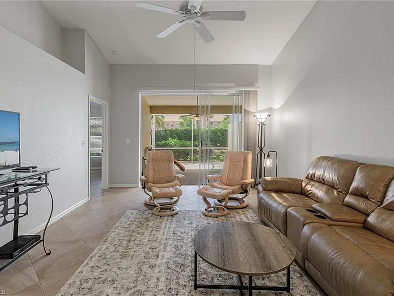5502 Greenwood Cir #1 — Photo 6