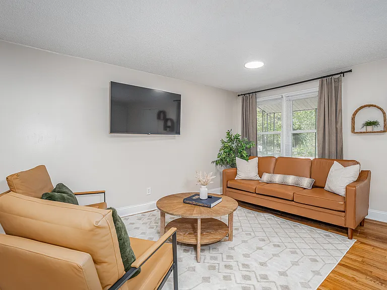 210 Adkins Cir — Photo 12
