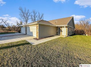 8156 Broken Ridge Dr, Lincoln, NE 68526