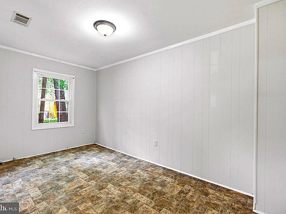 3rd image of 1319 Tenbrook Rd
