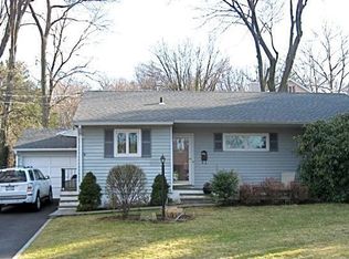 82 Barnes Rd, North Tarrytown, NY 10591