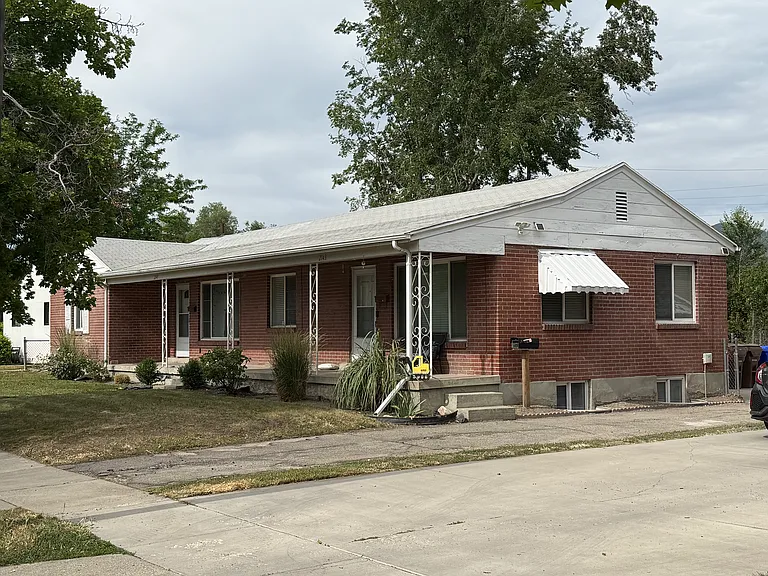2141 S Nowell Cir — Photo 2