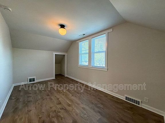 5th image of 1459 Plum St #2