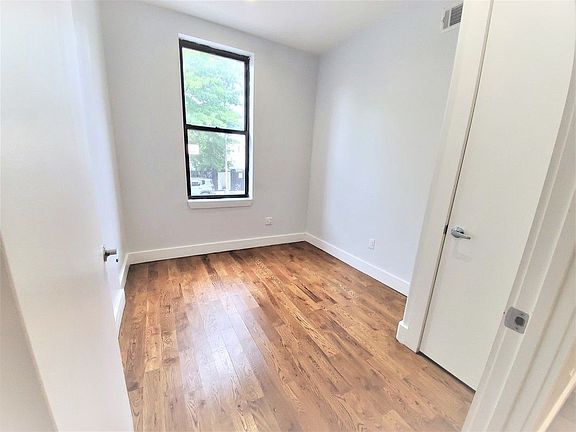 3rd image of 406 Evergreen Ave #F1