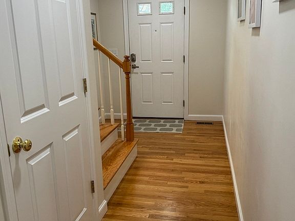 3rd image of 45 Crescent Rd Unit 45