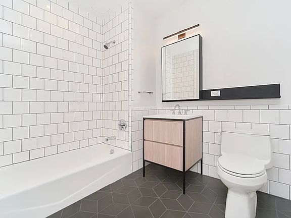 3rd image of 658 Driggs Ave APT 4B