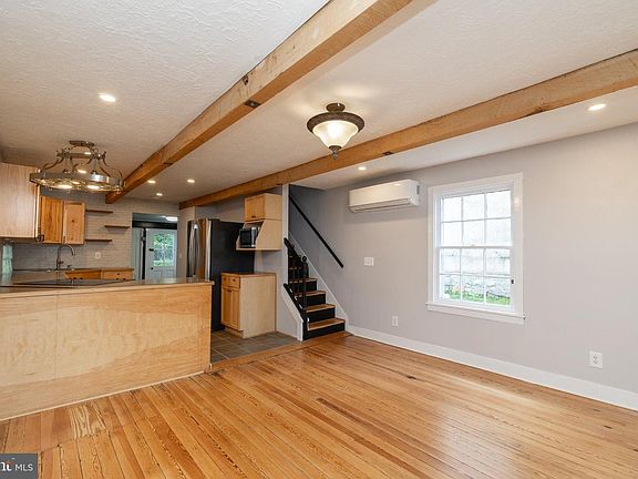 5th image of 310 E Main St