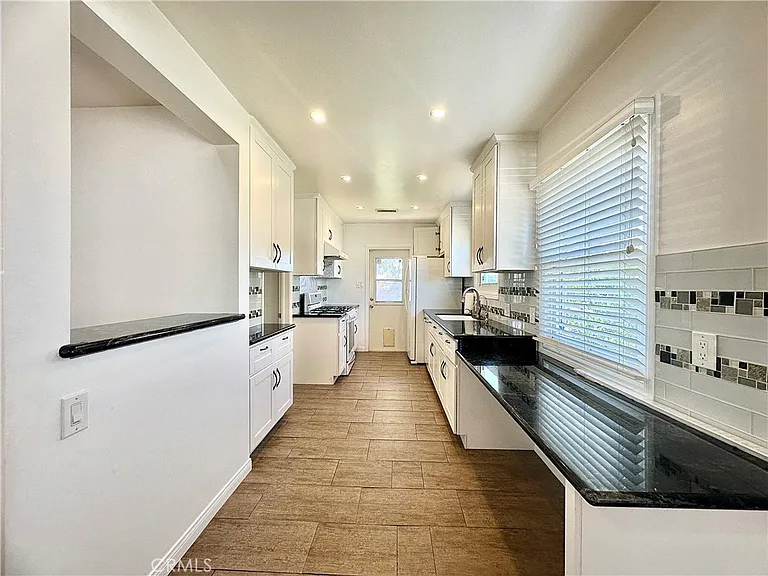 1527 Lancewood Ave — Photo 4