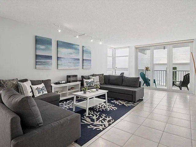 2 bed, 1570 sqft, $3,200 — Photo 2