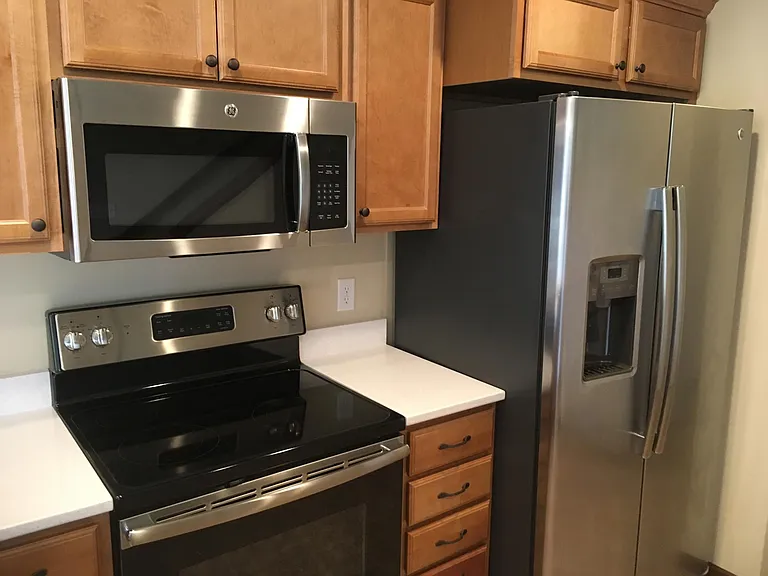 Kitchen Stove/Refrigerator