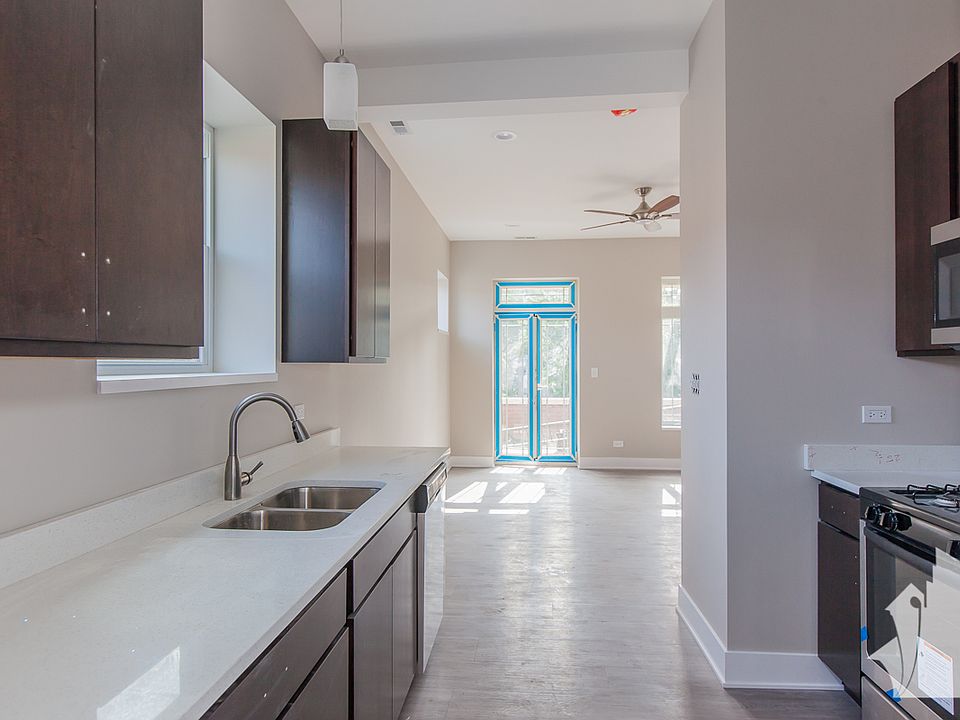 1st image of 4834 S King Dr APT 1