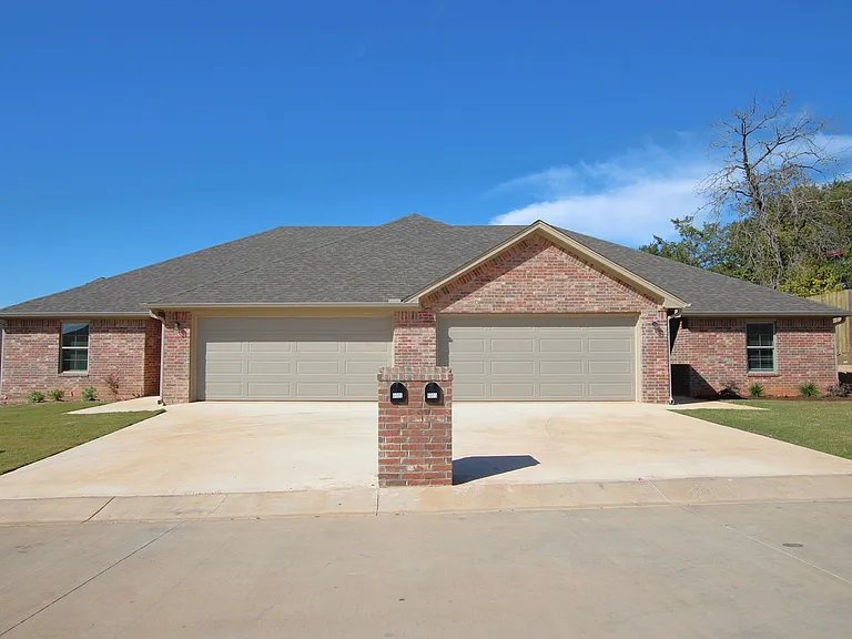 6033 Villa Rosa Way — Photo 2