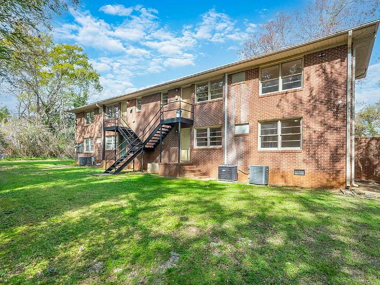 705 Ravenel St #C — Photo 23