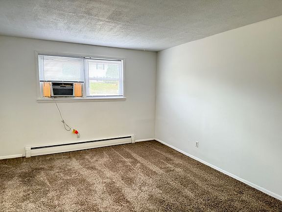 4th image of 322 Riley Dr APT 1