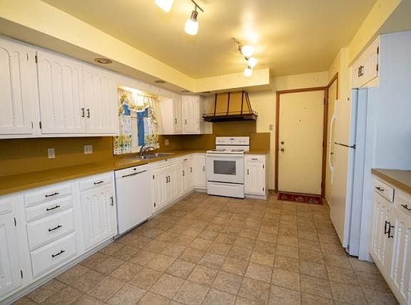 2nd image of 20370 Opal St