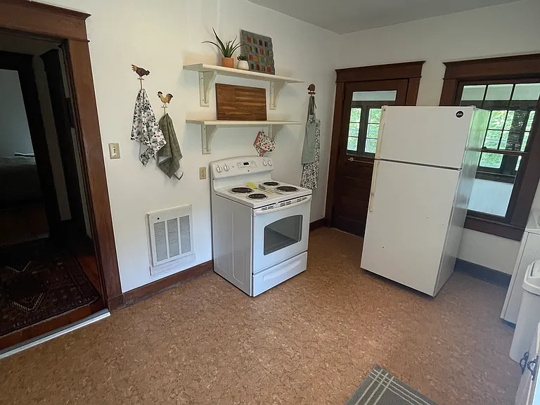 6370 Eatons Creek Rd — Photo 5