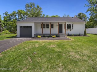 3 Jeffrey Ln, Loudonville, NY 12211
