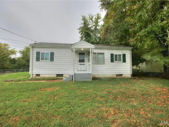 7402 Blanding Dr, Saint Louis, MO 63135