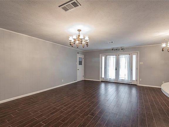2nd image of 413 Wilshire Dr