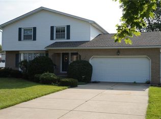 160 Ranch Trl W, Williamsville, NY 14221