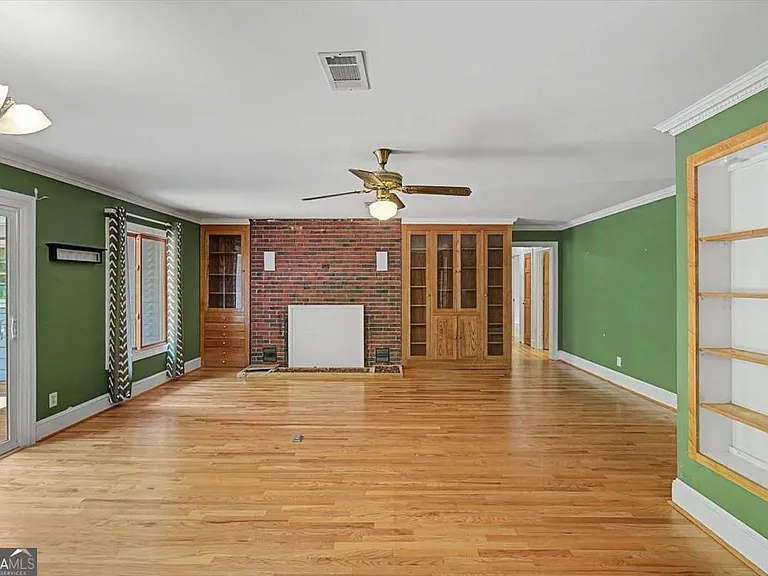 269B W Hermitage Rd NE — Photo 3