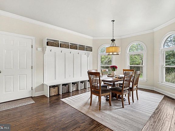 4th image of 1103 Tiverton Rd