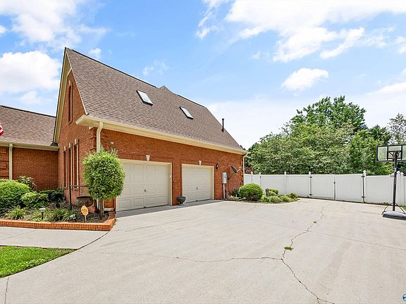 3rd image of 120 Hidden Creek Dr