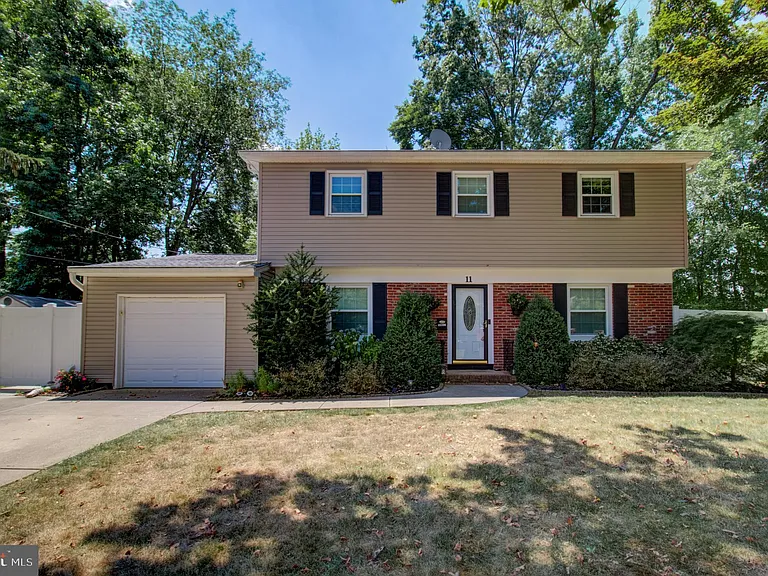 11 Whitemarsh Dr — Photo 1