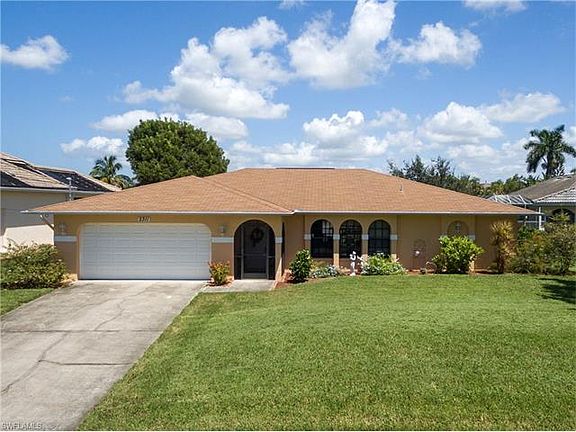 3rd image of 2311 SW 30th Ter