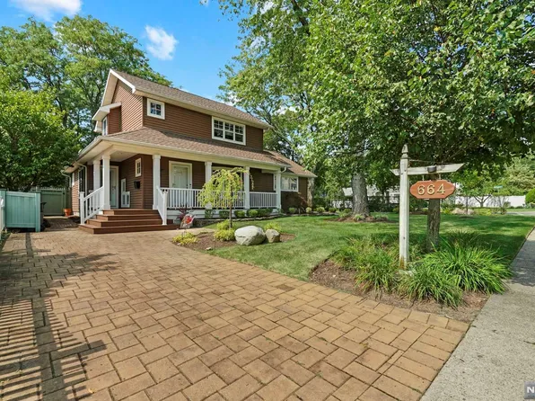 664 Roosevelt Blvd, Paramus, NJ 07652