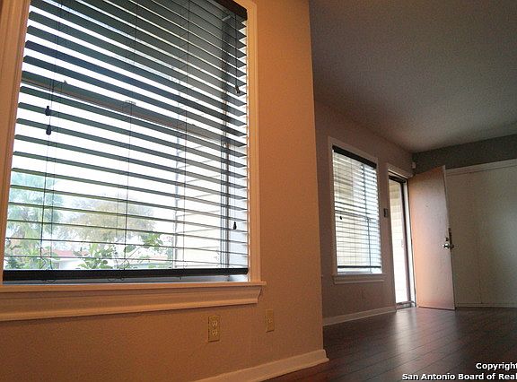 5th image of 338 Hillwood Dr