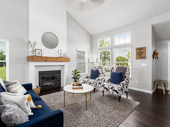 5th image of 3047 Old Warson Dr