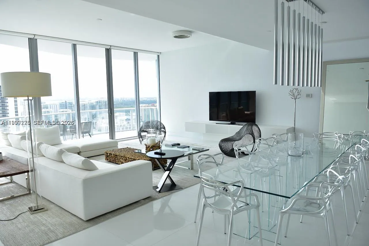 Chateau Beach Condo — Photo 3