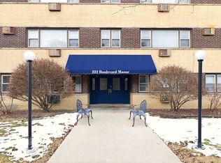 222 Washington Blvd APT 105, Oak Park, IL 60302