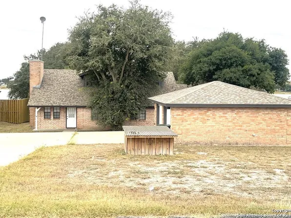 261 LAKESHORE DR, George West 78022