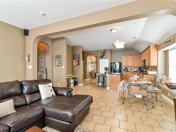 4th image of 8000 Cedar Lake Ln
