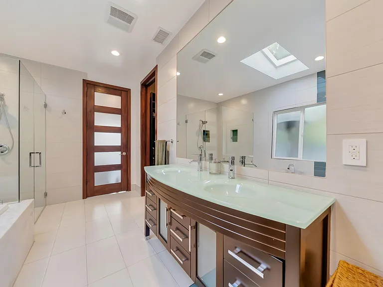 5817 Ranchito Ave — Photo 87