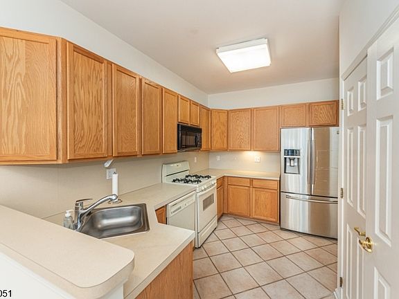 5th image of 185 Crown Point Rd