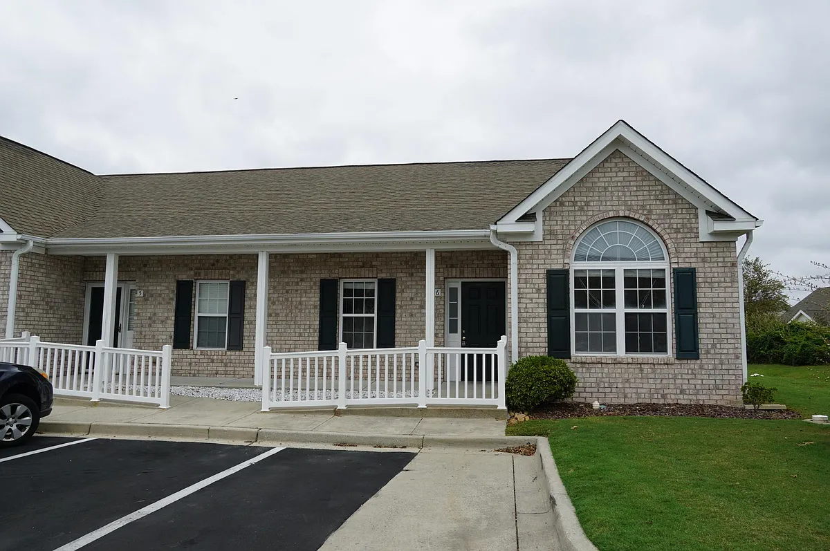 Building Photo - 4912 Dreamweaver Ct #6